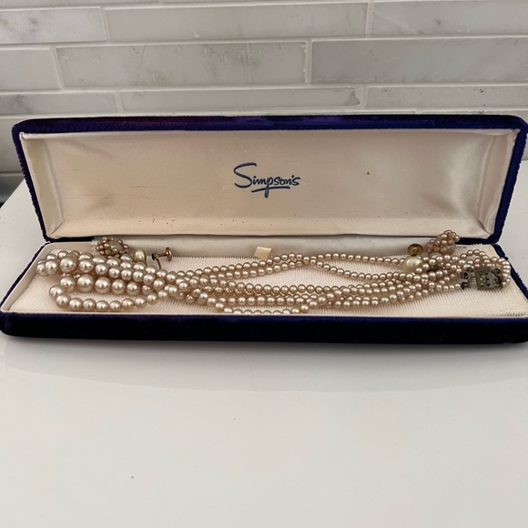 Art Deco cream color faux glass pearls necklace earrings from Simpson’s store - Picture 2 of 12